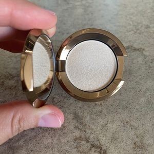 BECCA vanilla quartz highlighter (mini)